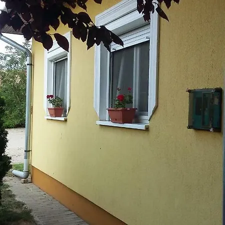Juli Vendeghaz Guest house *